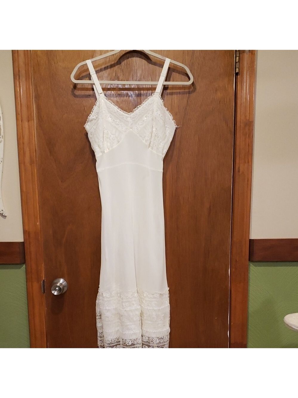 Elegant Vintage Cream/White Lace Slip - Picture 2 of 13